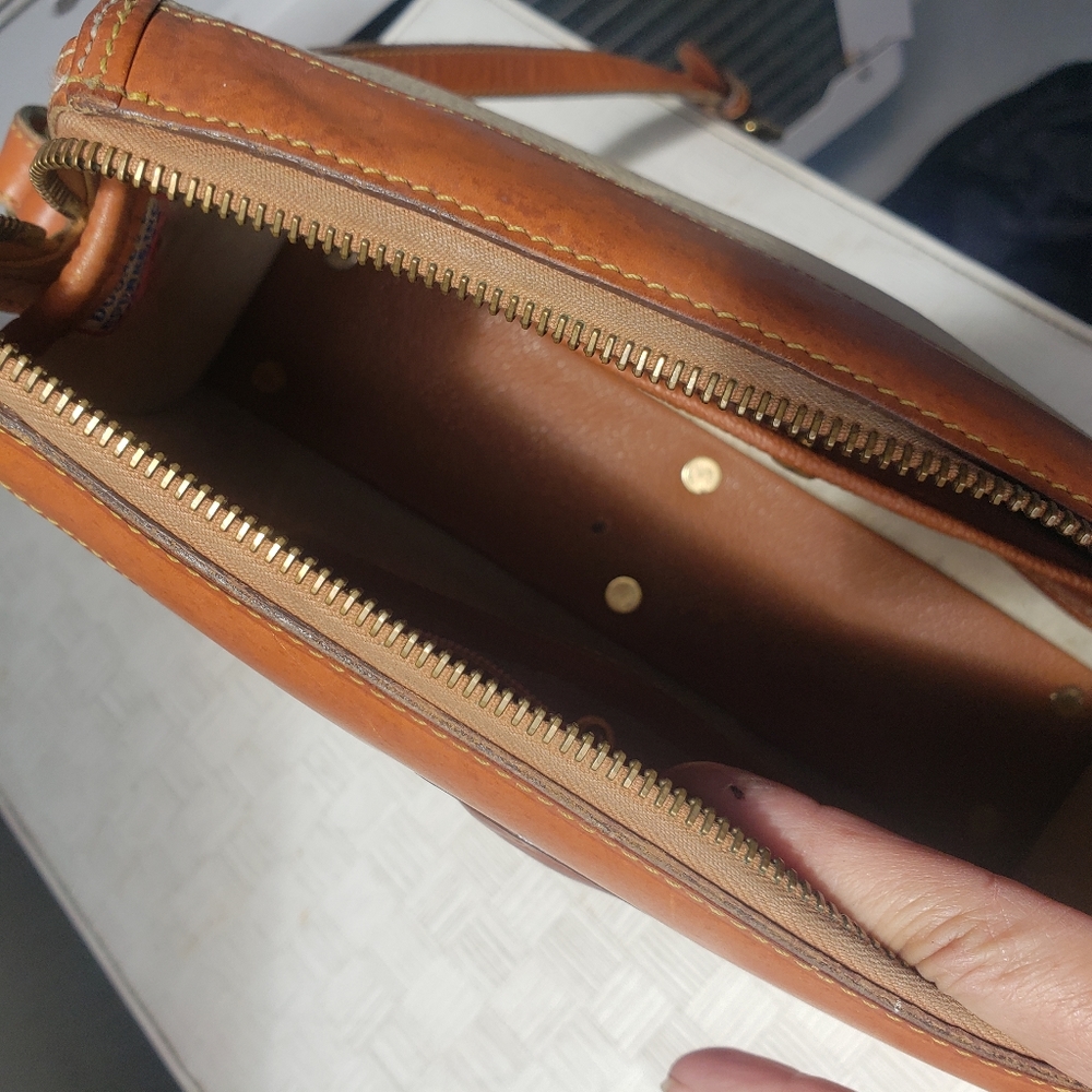 Vtg 90s Dooney & Bourke AW Beige British tan Pebbled Shoulder Bag - Picture 13 of 16
